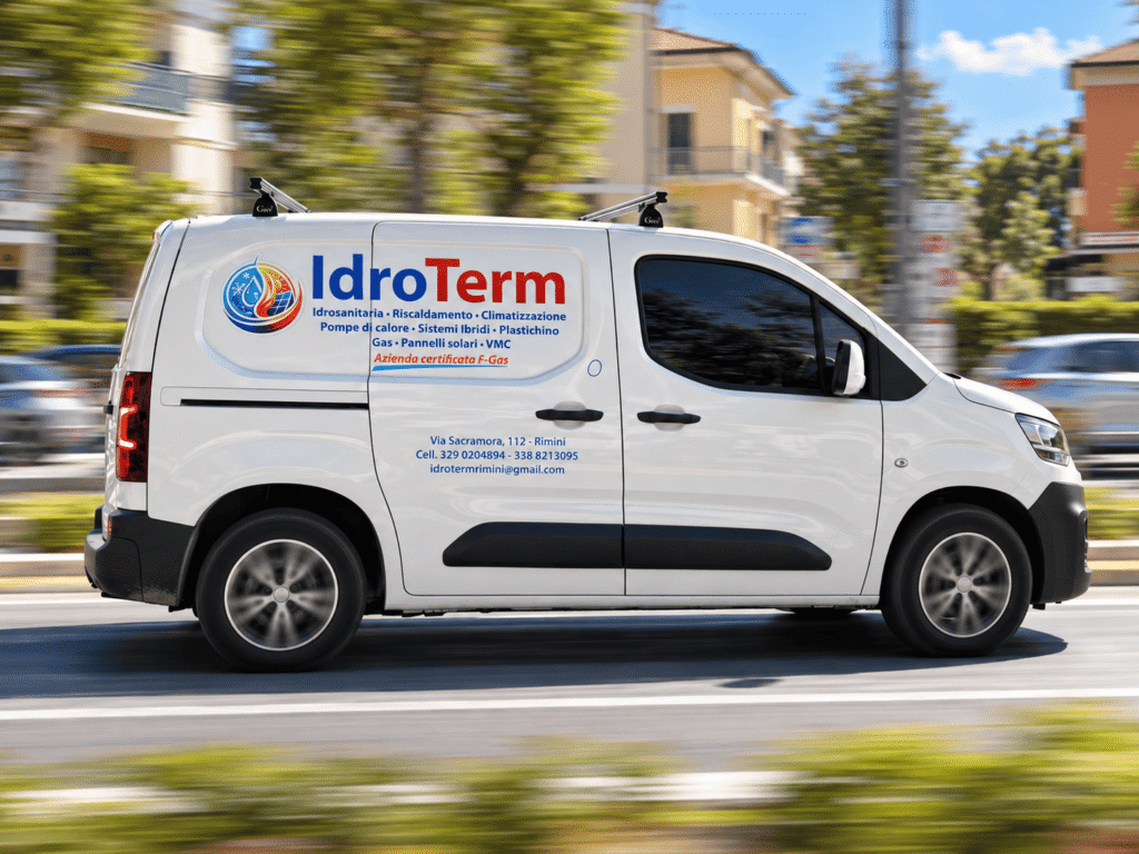 Furgone di IdroTerm in corsa a Rimini